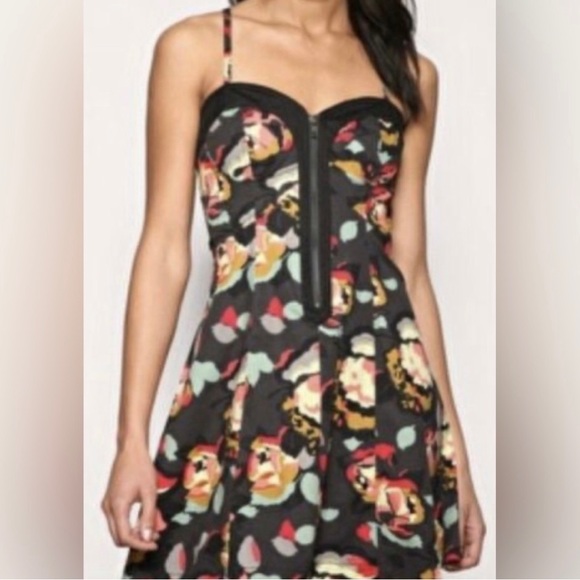 French Connection mini dress cross straps vibrant rose print - Picture 6 of 6